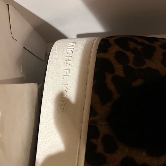 Michael Kors Ashlyn Shearling Lined Bootie   in Leopard print  Sz 8.5  RARE - Picture 3 of 15